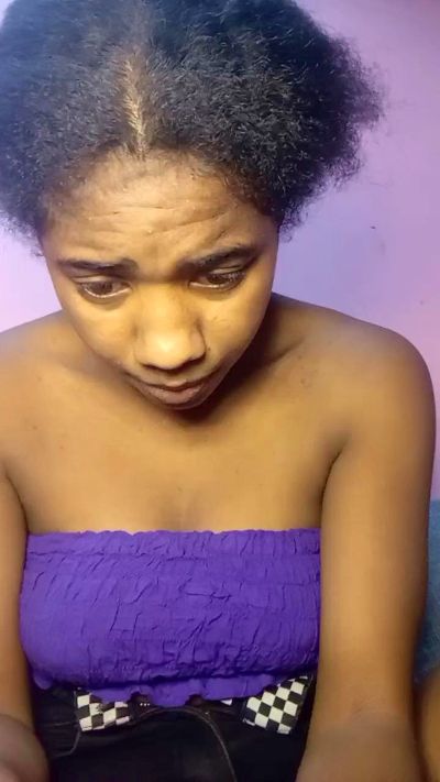 Melanie33 live cam on Cam4