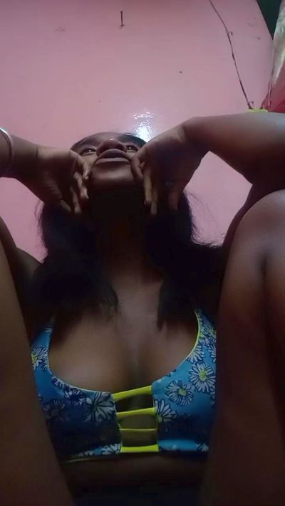 Melanie33 live cam on Cam4