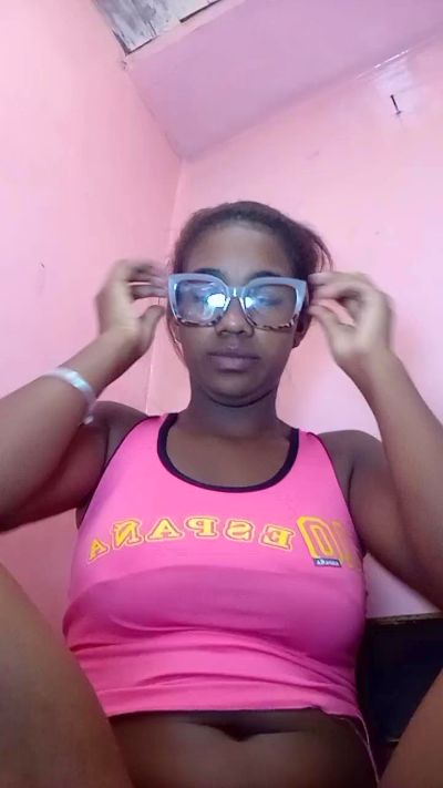 Melanie33 live cam on Cam4