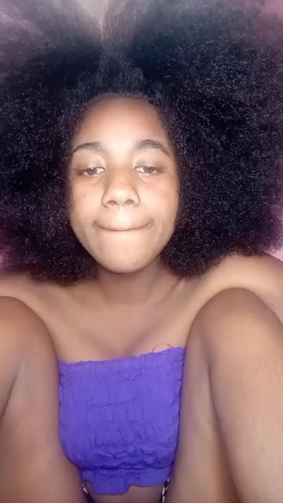 Melanie33 live cam on Cam4