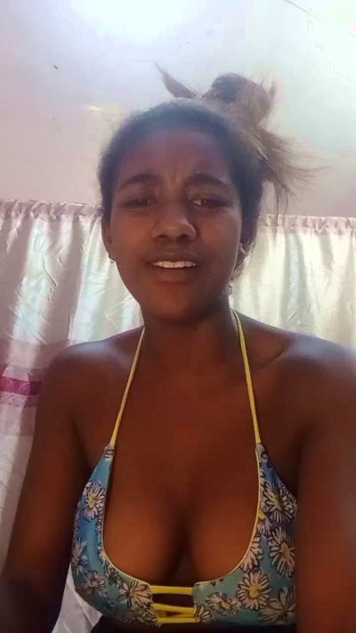 Melanie33 live cam on Cam4