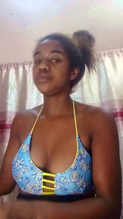 Melanie33 live cam on Cam4