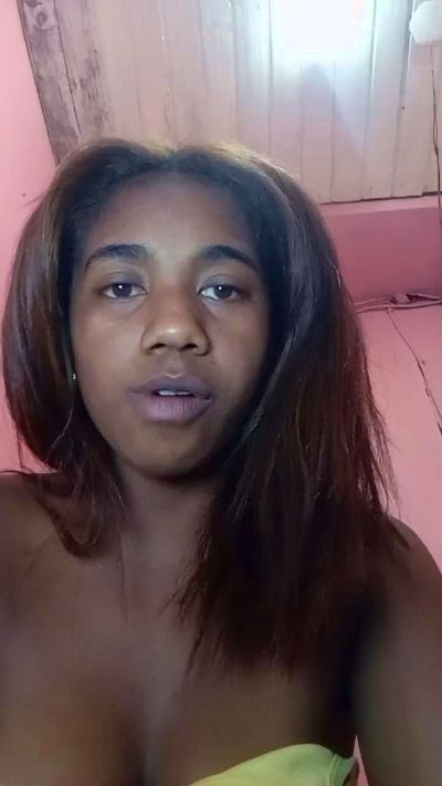 Melanie33 live cam on Cam4