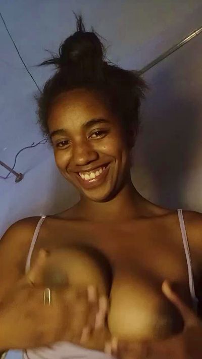Melanie33 live cam on Cam4