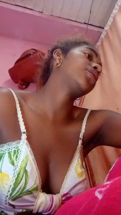 Melanie33 live cam on Cam4