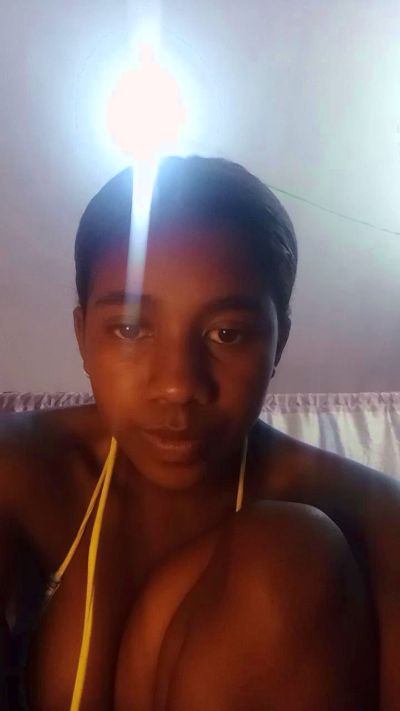 Melanie33 live cam on Cam4