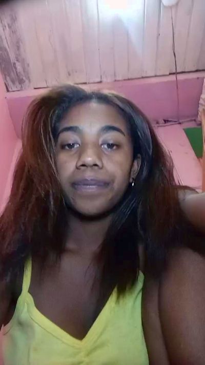 Melanie33 live cam on Cam4