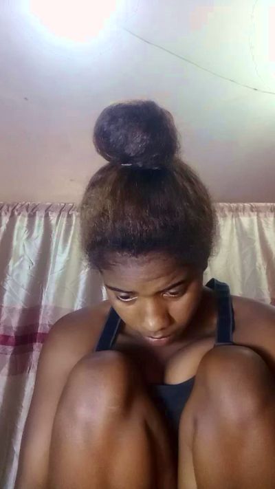 Melanie33 live cam on Cam4