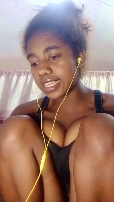 Melanie33 live cam on Cam4