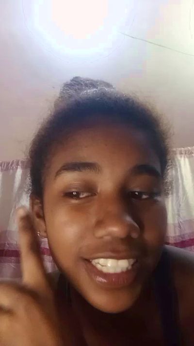 Melanie33 live cam on Cam4