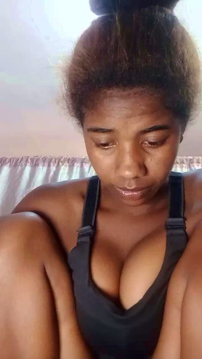 Melanie33 live cam on Cam4