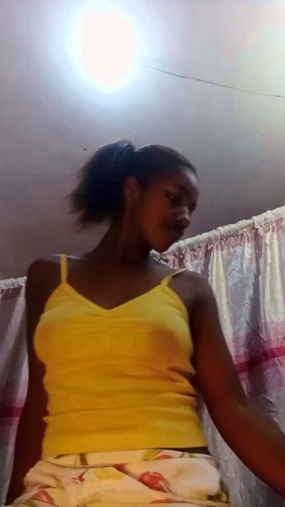 Melanie33 live cam on Cam4