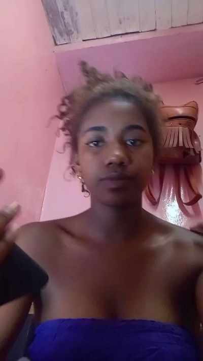 Melanie33 live cam on Cam4