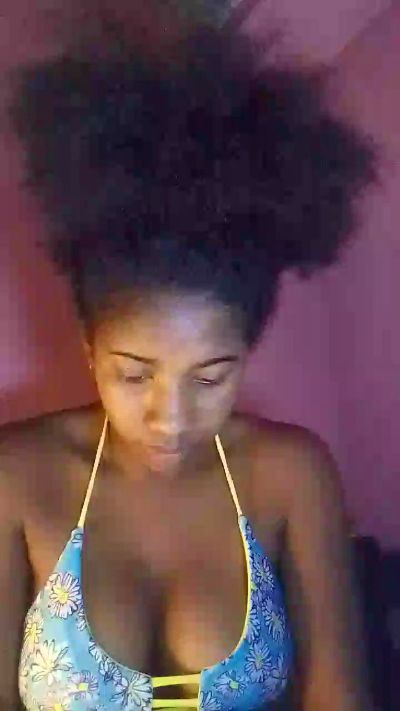 Melanie33 live cam on Cam4