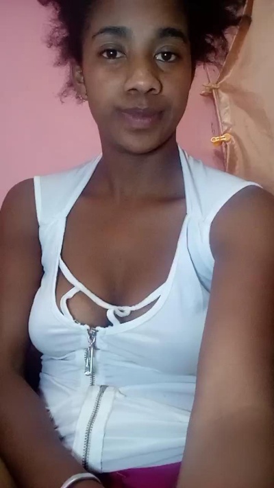 Melanie33 live cam on Cam4