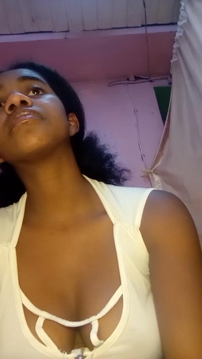 Melanie33 live cam on Cam4