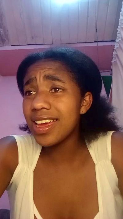 Melanie33 live cam on Cam4