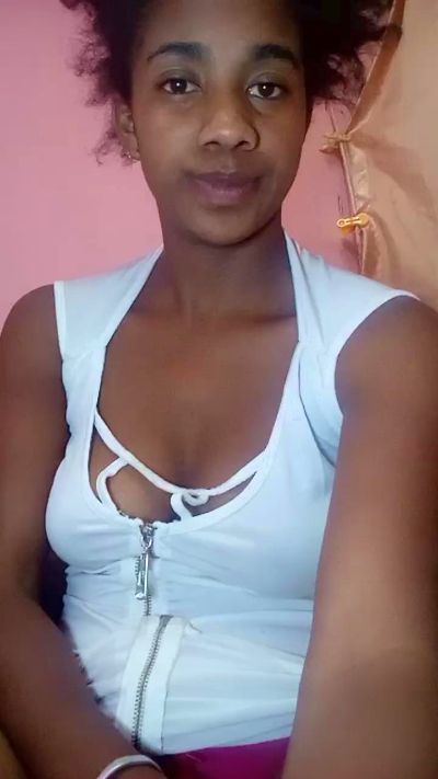 Melanie33 live cam on Cam4