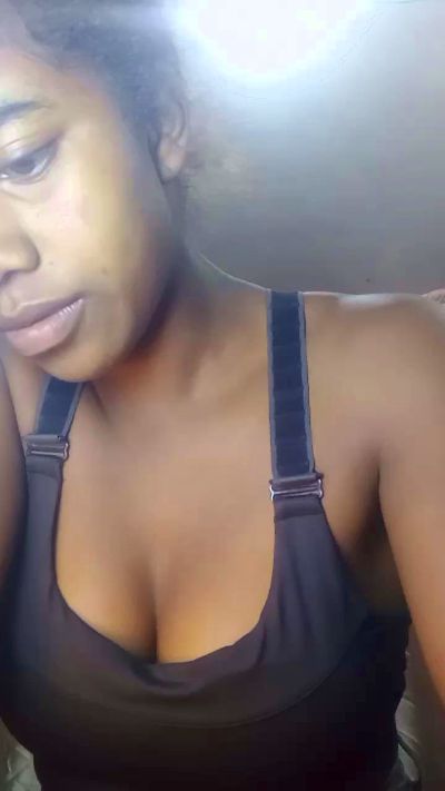 Melanie33 live cam on Cam4