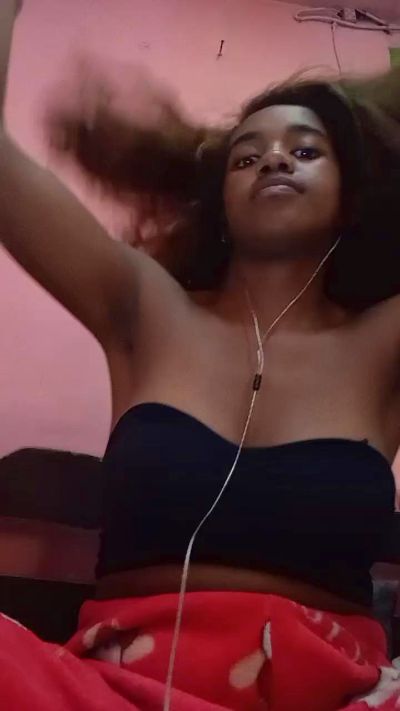 Melanie33 live cam on Cam4