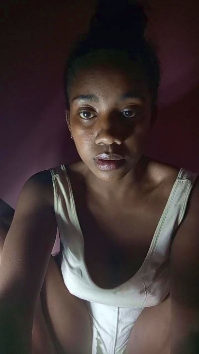 Melanie33 live cam on Cam4