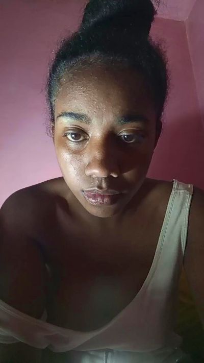 Melanie33 live cam on Cam4