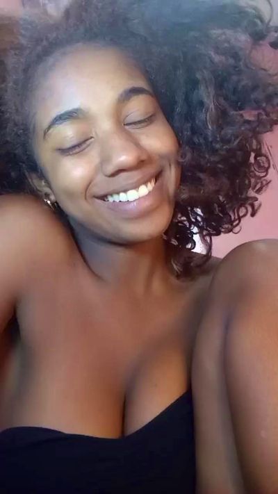 Melanie33 live cam on Cam4
