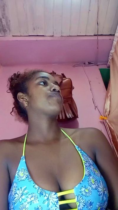 Melanie33 live cam on Cam4