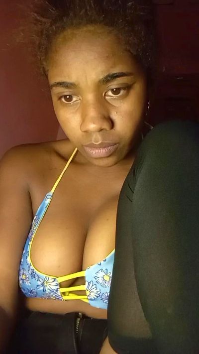 Melanie33 live cam on Cam4