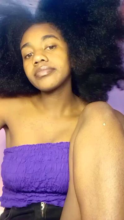 Melanie33 live cam on Cam4