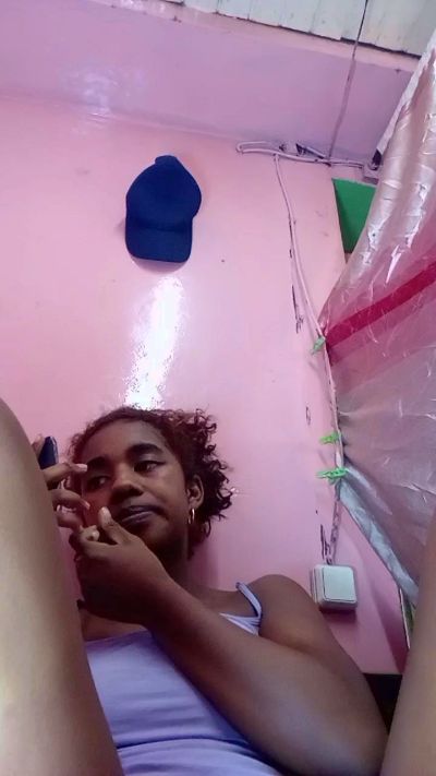 Melanie33 live cam on Cam4