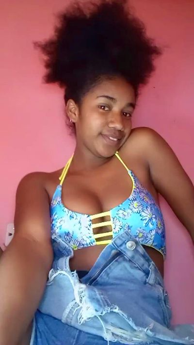 Melanie33 live cam on Cam4