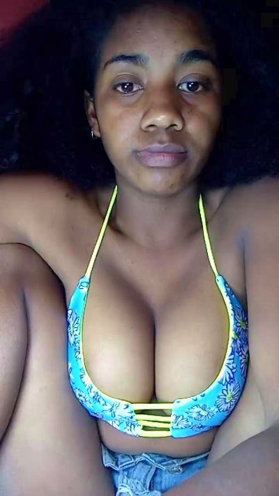 Melanie33 live cam on Cam4
