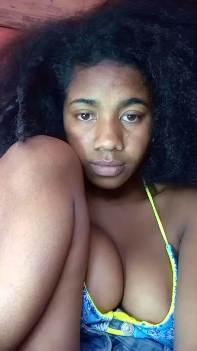 Melanie33 live cam on Cam4