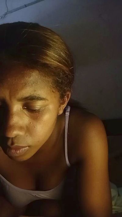 Melanie33 live cam on Cam4
