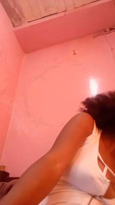 Melanie33 live cam on Cam4