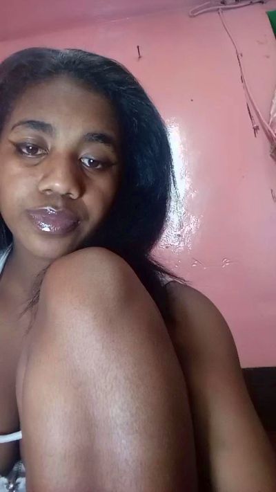 Melanie33 live cam on Cam4