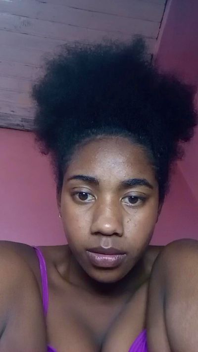 Melanie33 live cam on Cam4