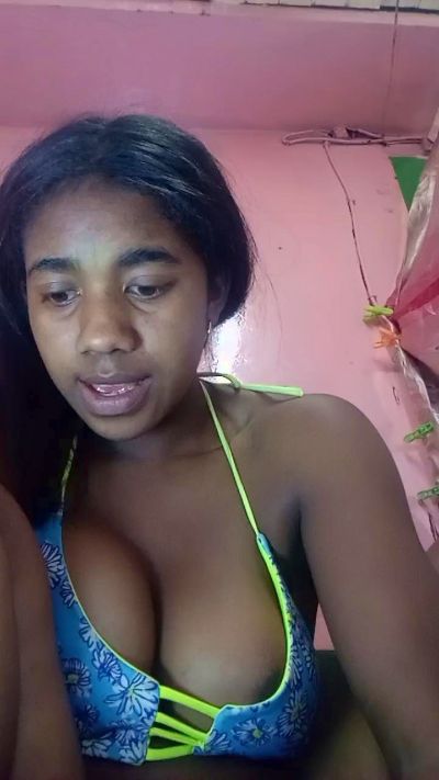 Melanie33 live cam on Cam4