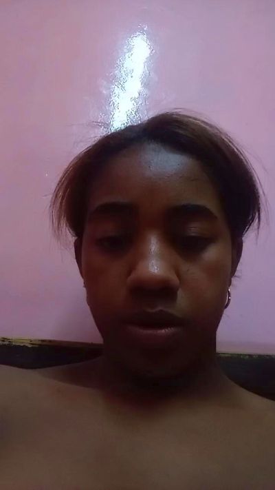 Melanie33 live cam on Cam4
