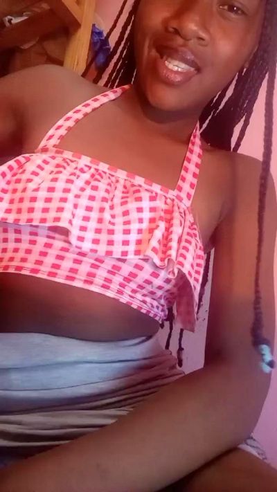Melanie33 live cam on Cam4