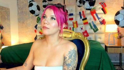 MelanieRoux live cam on Cam4