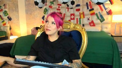 MelanieRoux live cam on Cam4