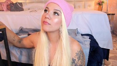 MelanieRoux live cam on Cam4