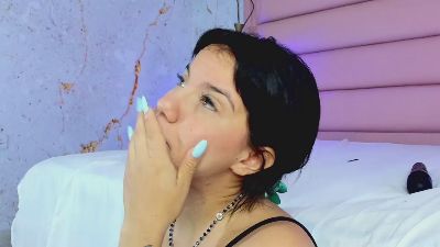 MelanieRoux live cam on Cam4