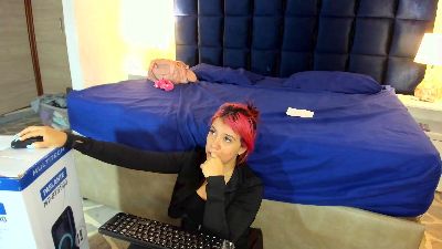 MelanieRoux live cam on Cam4