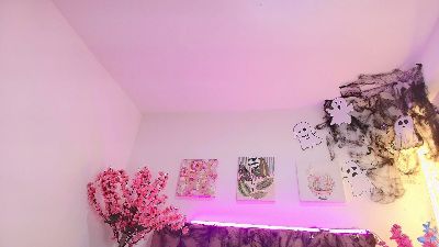Melannyy__ live cam on Cam4