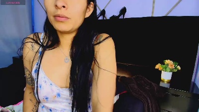 Melannyy__ live cam on Cam4