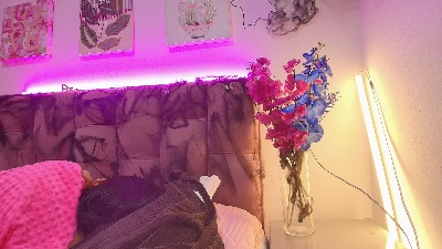 Melannyy__ live cam on Cam4