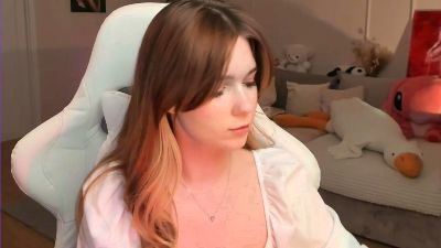 Melenamiles live cam on Cam4